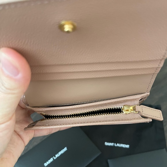 Ysl wallet 💕 - Picture 8 of 14